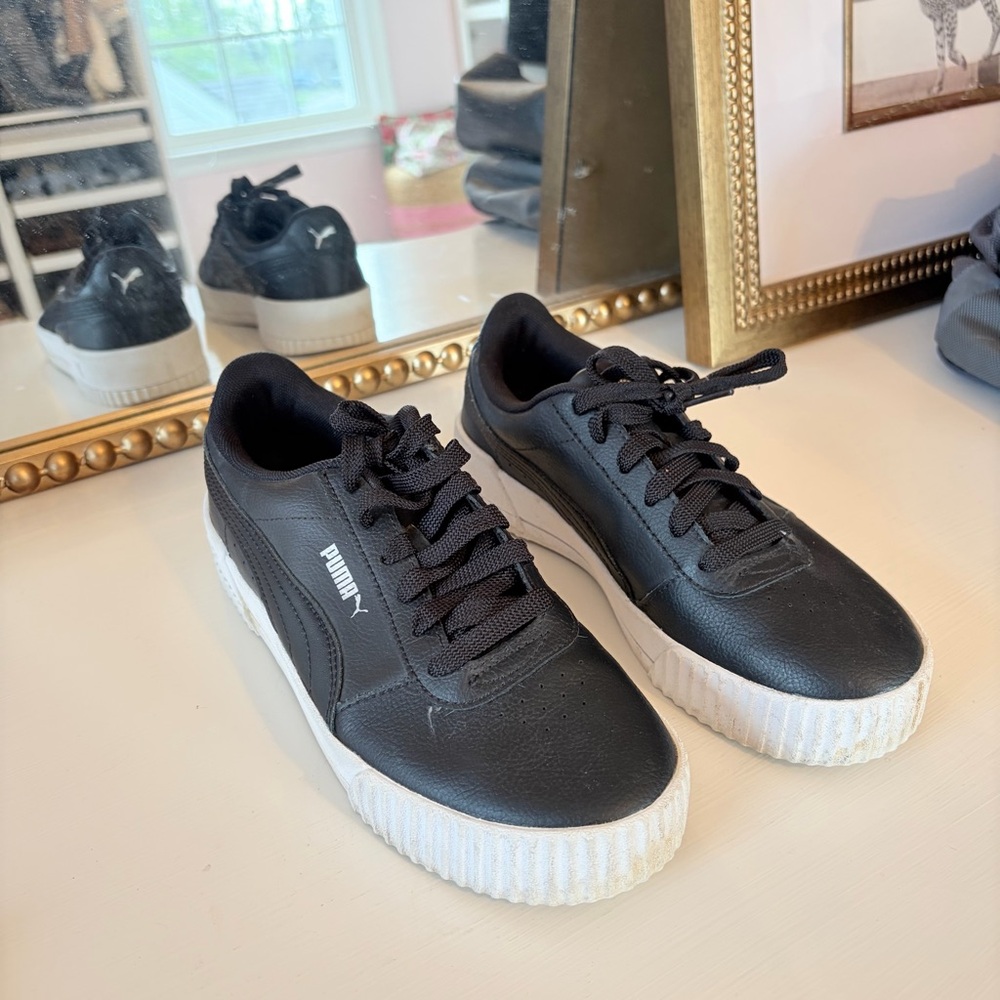 Women’s puma sneaker